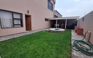 6 Bedroom House For Sale in Henties Bay Central, Henties Bay