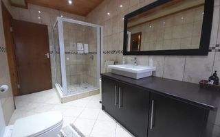 6 Bedroom House For Sale in Henties Bay Central, Henties Bay