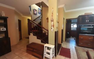 6 Bedroom House For Sale in Henties Bay Central, Henties Bay