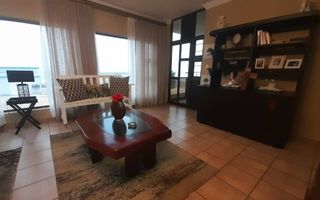 6 Bedroom House For Sale in Henties Bay Central, Henties Bay