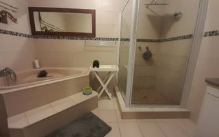 6 Bedroom House For Sale in Henties Bay Central, Henties Bay