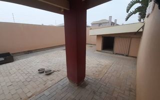 6 Bedroom House For Sale in Henties Bay Central, Henties Bay