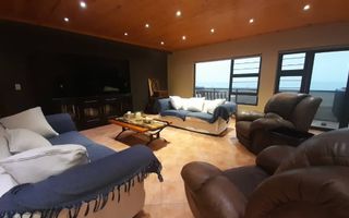 6 Bedroom House For Sale in Henties Bay Central, Henties Bay
