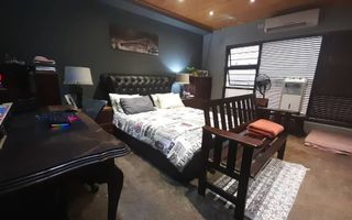 6 Bedroom House For Sale in Henties Bay Central, Henties Bay