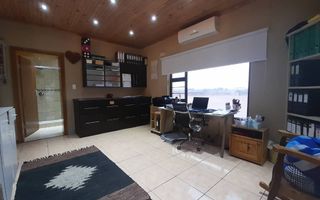 6 Bedroom House For Sale in Henties Bay Central, Henties Bay