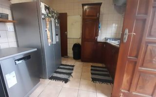 6 Bedroom House For Sale in Henties Bay Central, Henties Bay