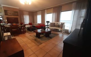 6 Bedroom House For Sale in Henties Bay Central, Henties Bay