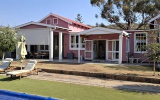 Office / Retail / Mixed Use For Sale in Klein Windhoek, Wind...