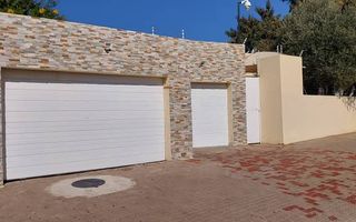 11 Bedroom House For Sale in Eros, Windhoek