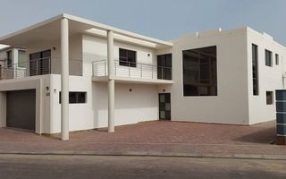 4 Bedroom House For Sale in Long Beach