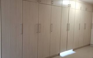 4 Bedroom House For Sale in Long Beach