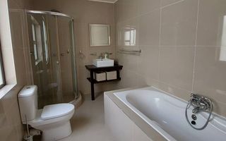 4 Bedroom House For Sale in Long Beach