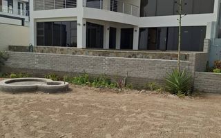 4 Bedroom House For Sale in Long Beach