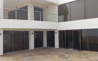 4 Bedroom House For Sale in Long Beach