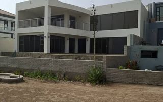 4 Bedroom House For Sale in Long Beach