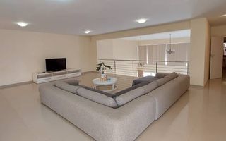 4 Bedroom House For Sale in Long Beach