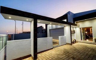 3 Bedroom House For Sale in Henties Bay Central, Henties Bay