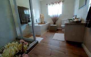 3 Bedroom House For Sale in Henties Bay Central, Henties Bay