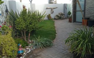 5 Bedroom House For Sale in Vineta