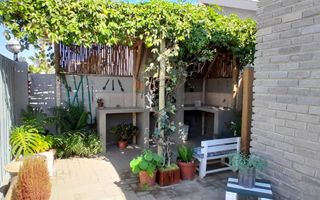 5 Bedroom House For Sale in Vineta