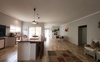 3 Bedroom House For Sale in Sunbay