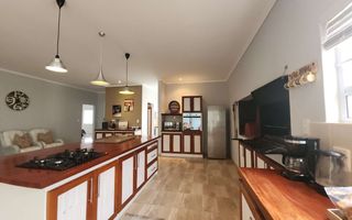 3 Bedroom House For Sale in Sunbay