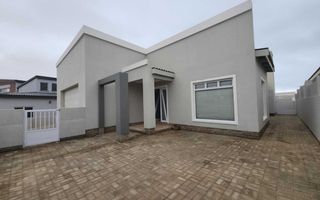 3 Bedroom House For Sale in Sunbay