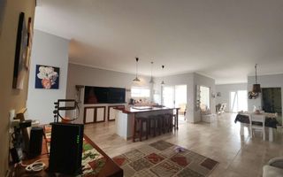 3 Bedroom House For Sale in Sunbay
