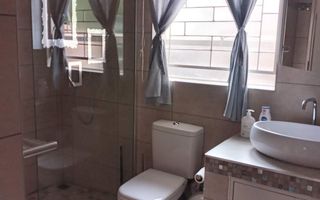 5 Bedroom House For Sale in Erospark, Windhoek