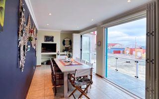 5 Bedroom House For Sale in Mile 4 Extension 1, Swakopmund