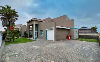 5 Bedroom House For Sale in Mile 4 Extension 1, Swakopmund