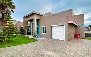 5 Bedroom House For Sale in Mile 4 Extension 1, Swakopmund