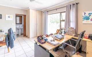 6 Bedroom House For Sale in Out of Nature, Windhoek