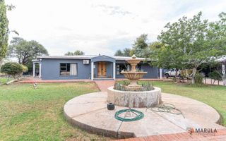 6 Bedroom House For Sale in Out of Nature, Windhoek