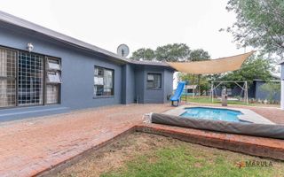 6 Bedroom House For Sale in Out of Nature, Windhoek