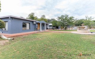 6 Bedroom House For Sale in Out of Nature, Windhoek