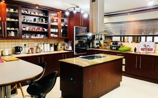 5 Bedroom House For Sale in Hochlandpark