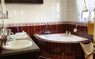 5 Bedroom House For Sale in Hochlandpark