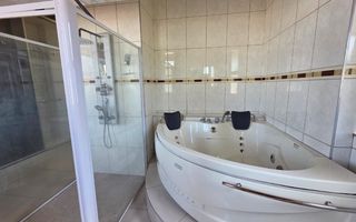 6 Bedroom House For Sale in Cimbebasia