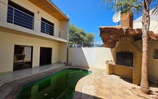 6 Bedroom House For Sale in Cimbebasia