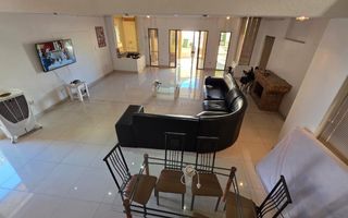 6 Bedroom House For Sale in Cimbebasia