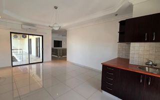 6 Bedroom House For Sale in Cimbebasia
