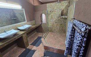 4 Bedroom House For Sale in Henties Bay Central, Henties Bay