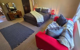 4 Bedroom House For Sale in Henties Bay Central, Henties Bay
