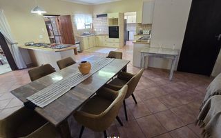 4 Bedroom House For Sale in Henties Bay Central, Henties Bay