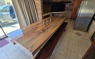 4 Bedroom House For Sale in Henties Bay Central, Henties Bay