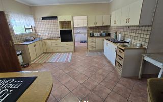 4 Bedroom House For Sale in Henties Bay Central, Henties Bay