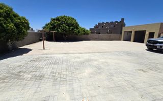 4 Bedroom House For Sale in Henties Bay Central, Henties Bay