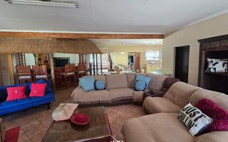 4 Bedroom House For Sale in Henties Bay Central, Henties Bay