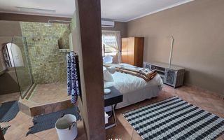 4 Bedroom House For Sale in Henties Bay Central, Henties Bay